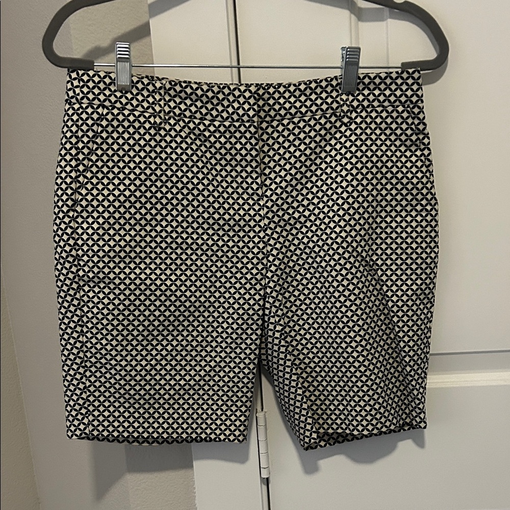 Dalia Black and White Patterned Women's Bermudas